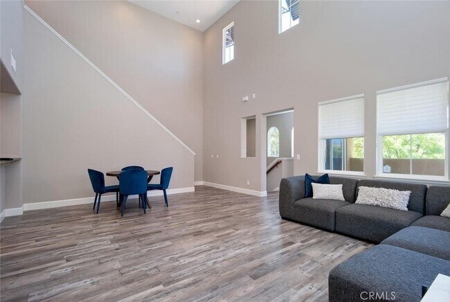 Building Photo - 33 Gingerwood
