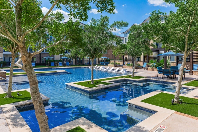 Piscina estilo resort - Parkside Apartments