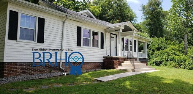 Building Photo - 920 Oak Grove Ln