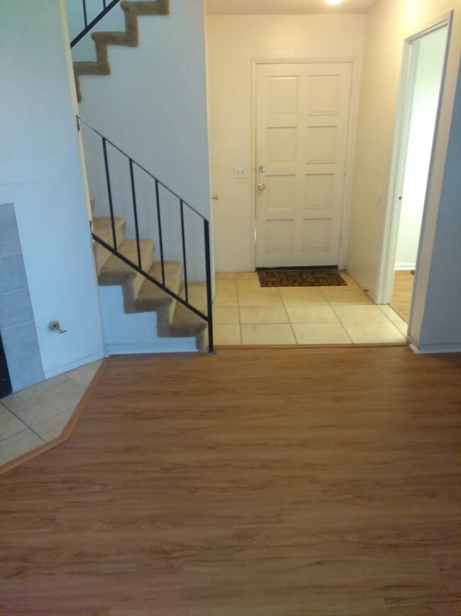 Building Photo - 602 Center St