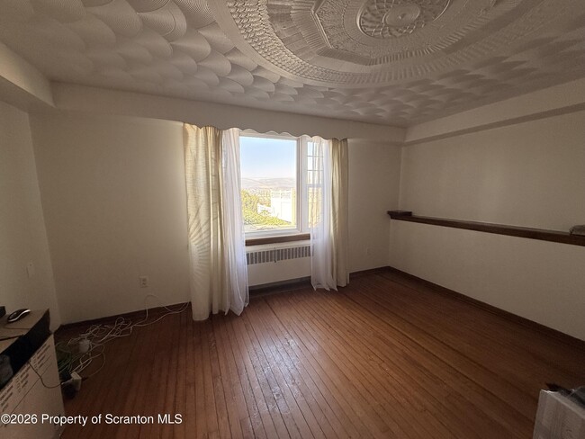 Building Photo - 324 Crown Ave