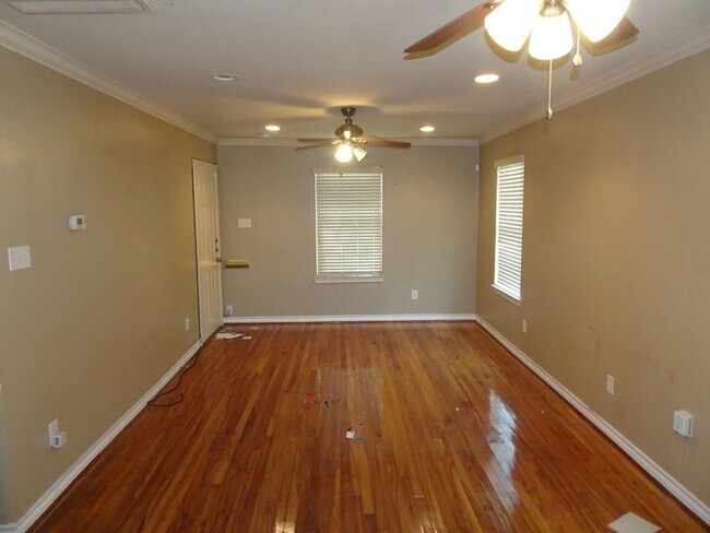 Foto del edificio - 3445 Nathaniel Brown St