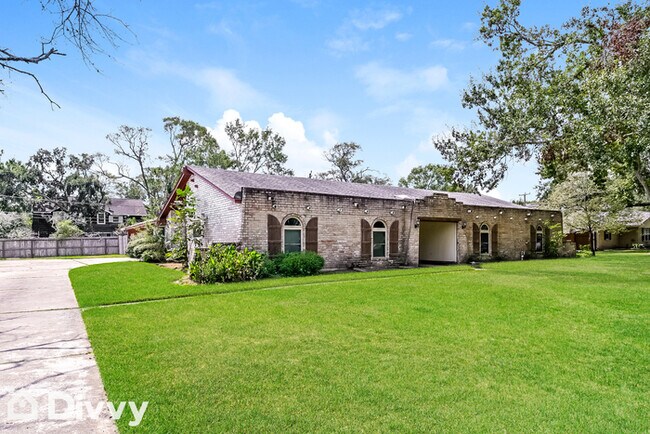 Foto del edificio - 2005 E Texas Ave