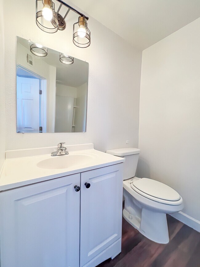 Building Photo - 317 N 17th Dr
