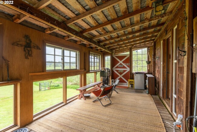 Building Photo - 89907 Youngs River Rd