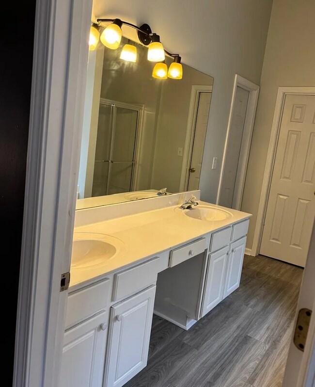 Foto del edificio - Bright & Move-In Ready Home with Private Backyard in the Heart of Dacula – Near Parks, Schools & ...