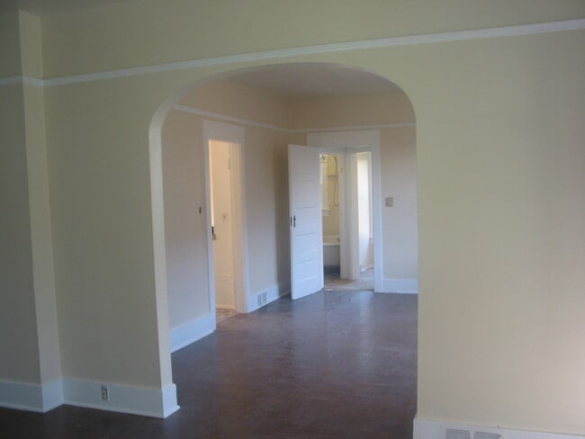 Building Photo - 528 N 76th St