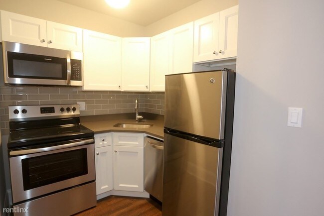 Foto del edificio - 817 W Lakeside Pl