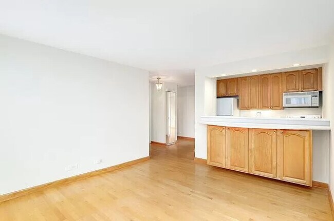 Building Photo - 345 W Fullerton Pkwy