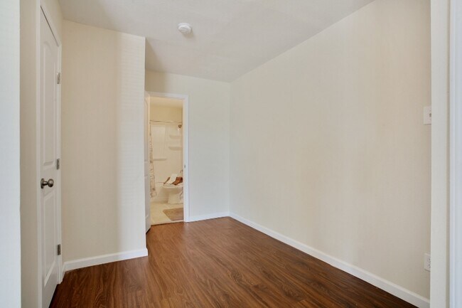 Foto del edificio - 2216 Glasgow Dr