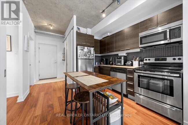 Photo du bâtiment - 354-354 Gladstone Ave