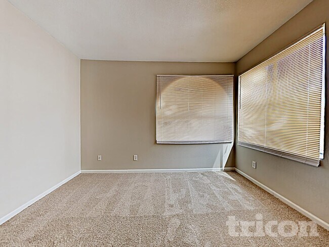 Building Photo - 6317 W Desert Hills Dr