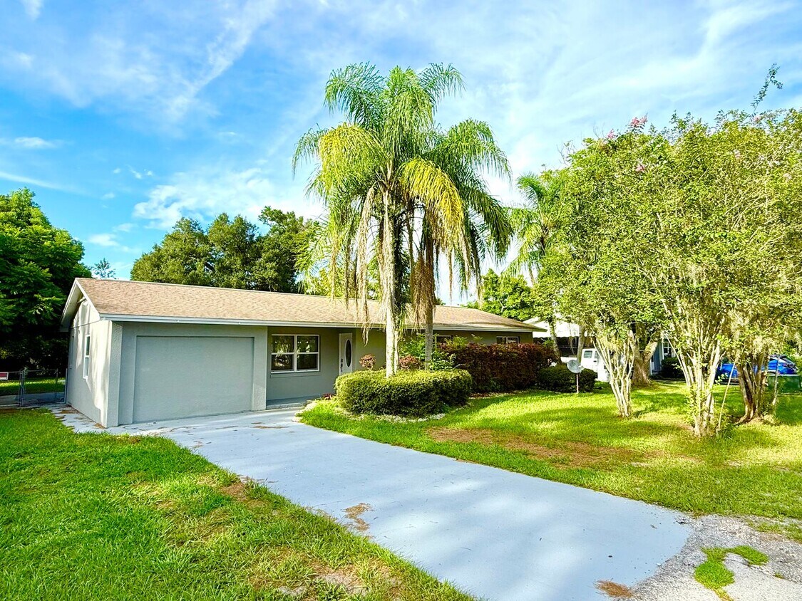 Foto principal - Your DeLand Escape: 4 Bedrooms + Pool + Sp...