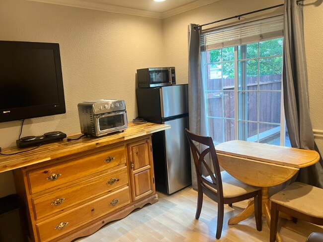Building Photo - 5978 Montalvo Dr