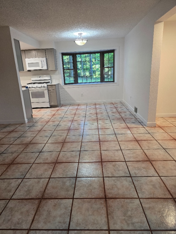 Building Photo - 12015 Clear Crk Ct NW