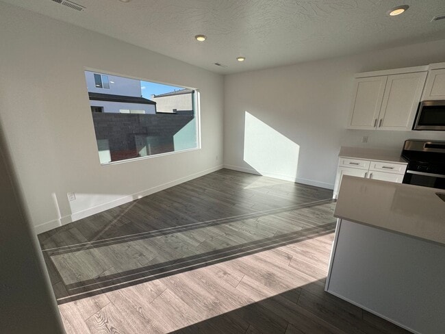 Building Photo - 4 Bed Home in Starr Springs at Long Valley Washington Home