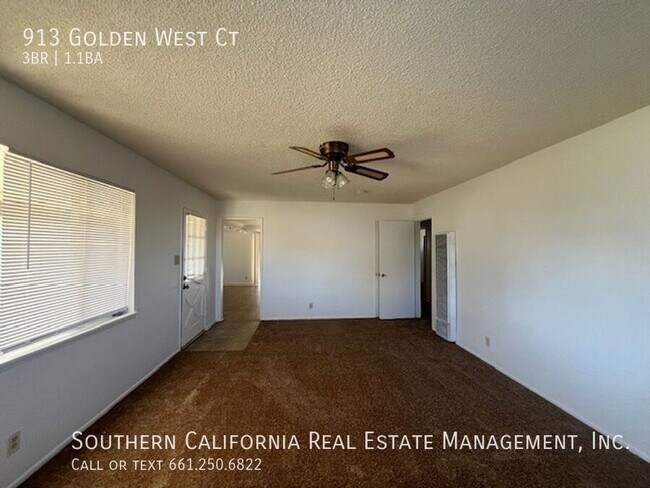 Building Photo - 913 Golden W Ct
