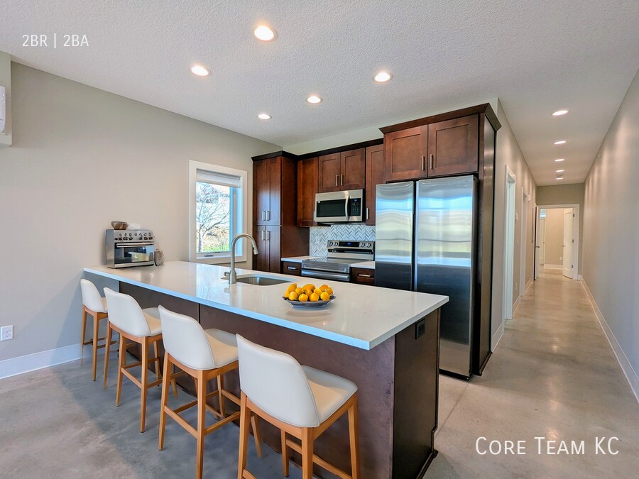 Foto principal - 3933 Kenwood Ave