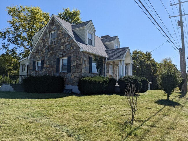 Building Photo - 8363 Winchester Rd