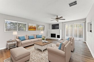 Building Photo - 3034 Akard St