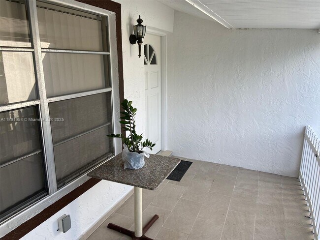 Foto del edificio - 11522 SW 4th St