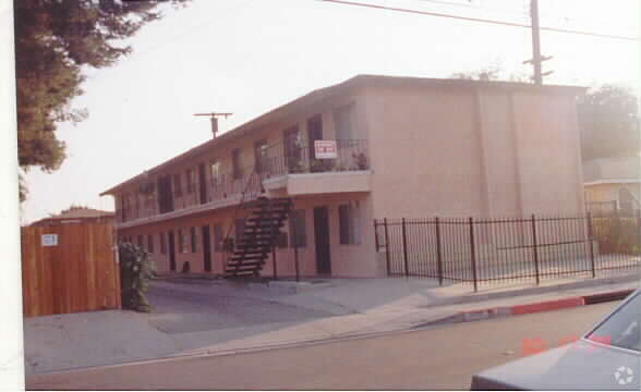 Primary Photo - 4416-4418 Elizabeth St