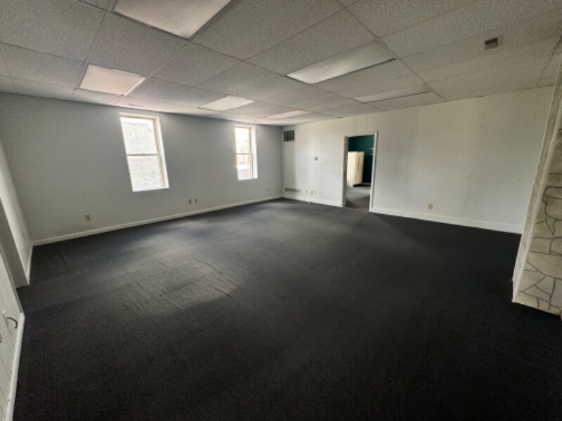 Building Photo - 108-108.5-1085 Miami St