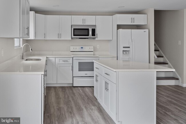 Building Photo - 7601 Surry Grove Ct