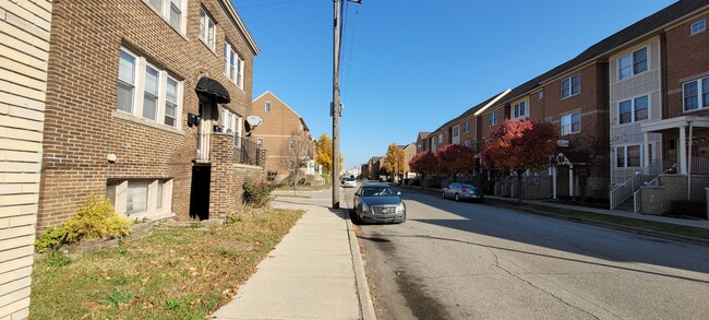 Building Photo - 1326 Selden St