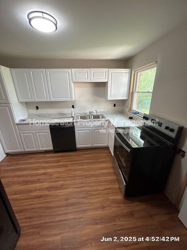 Building Photo - 1385 Wadsworth Dr