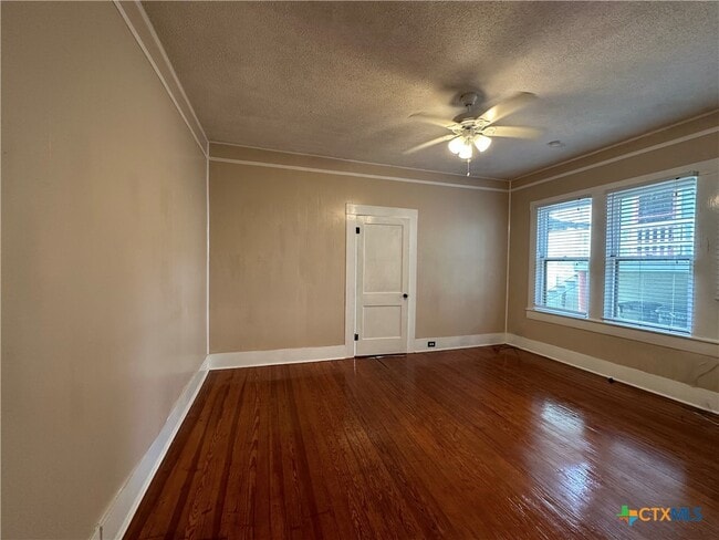 Building Photo - 420 W San Antonio St