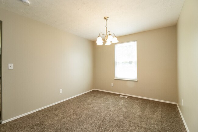 Foto del edificio - 5866 Waynegate Rd