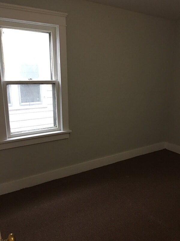 Building Photo - 284 Riverside Ave