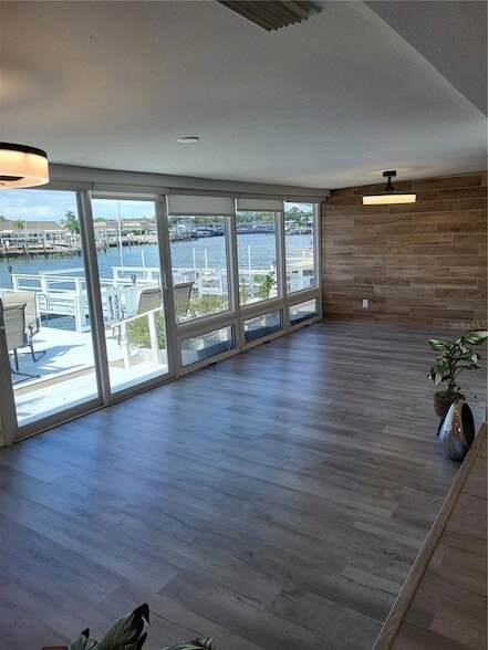 Foto del edificio - 555 Boca Ciega Point Blvd S