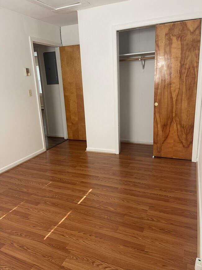 Dormitorio 2 - 130 Harmon Dr