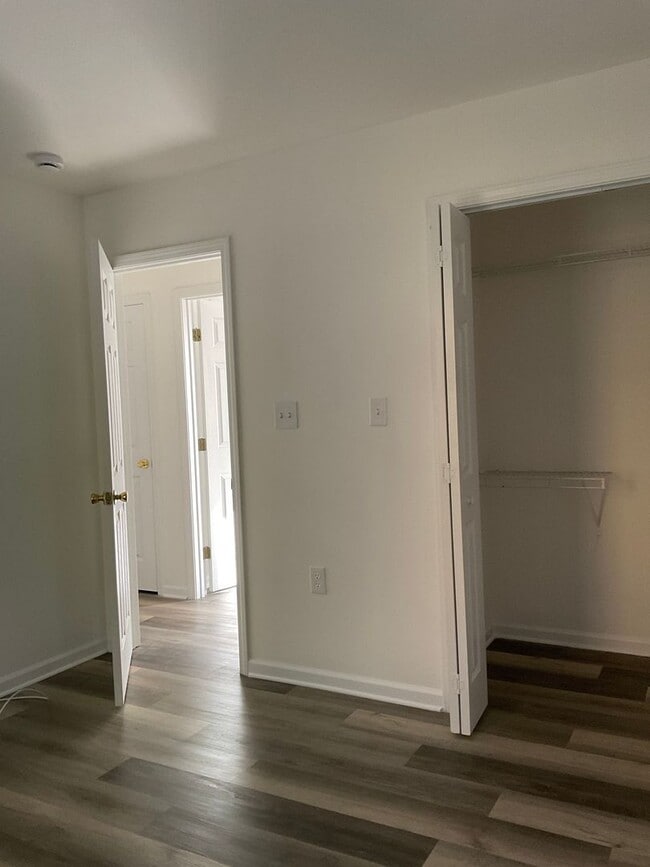 Building Photo - 1020ROS