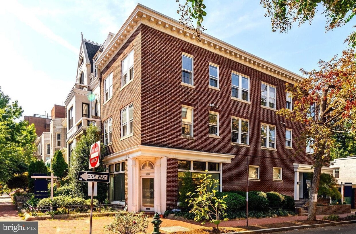 Primary Photo - 2100 Newport Pl NW