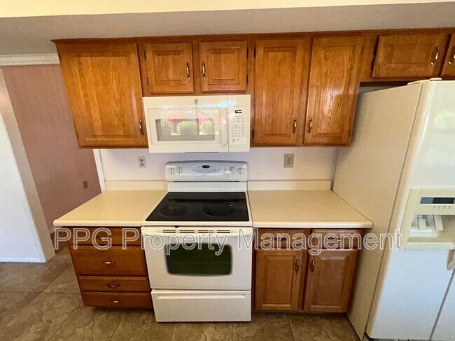Building Photo - 18407 N 137th Dr