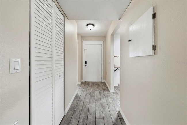 Building Photo - 3821 N Oak Dr