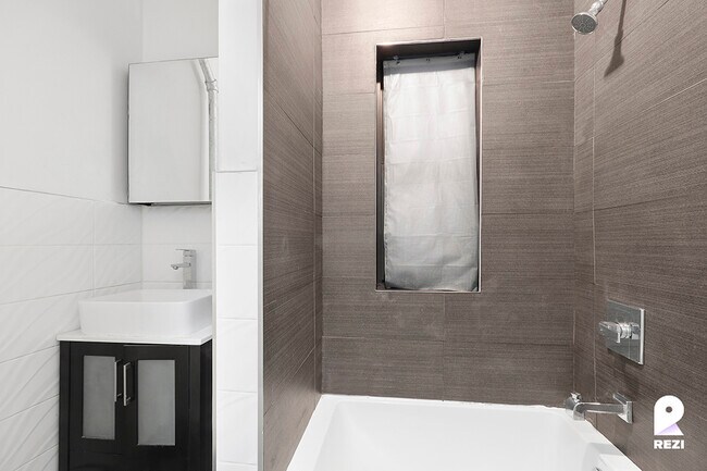 Foto del edificio - 526 W 173rd St