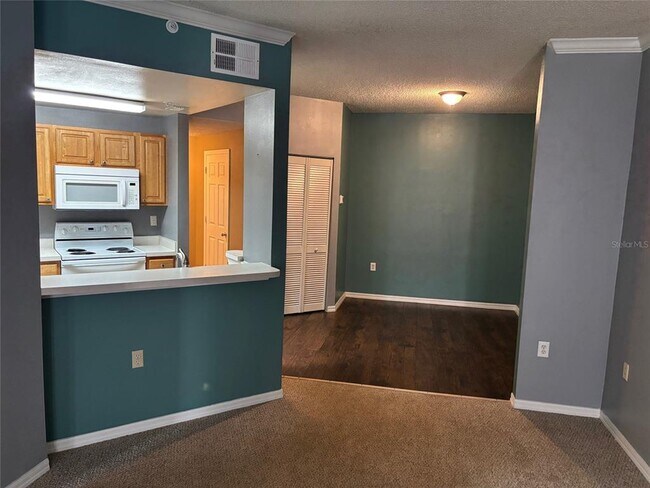 Building Photo - 5500 Bentgrass Dr