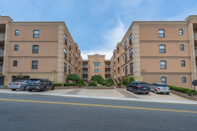 Building Photo - 8915 Bergenwood Ave