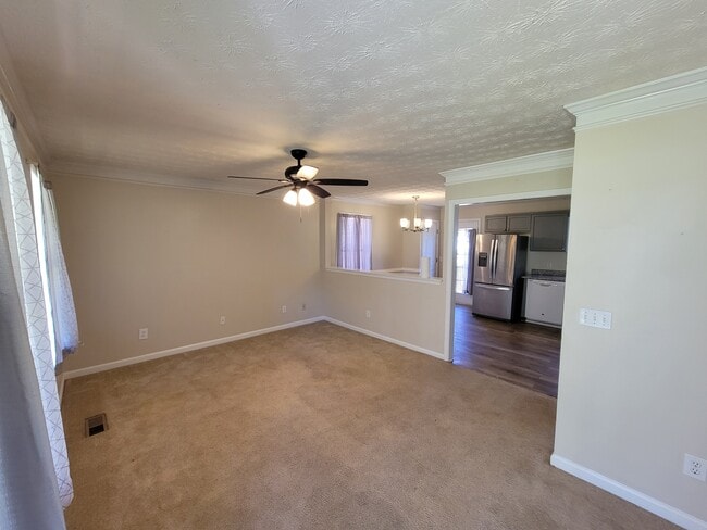 Foto del edificio - 121 Brooke Dr