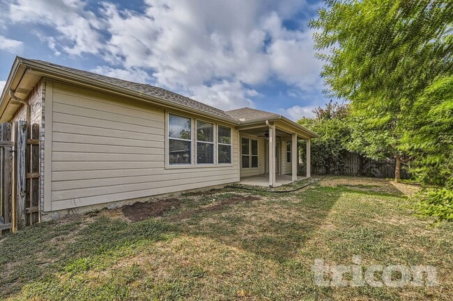 Foto del edificio - 13129 Padre Ave