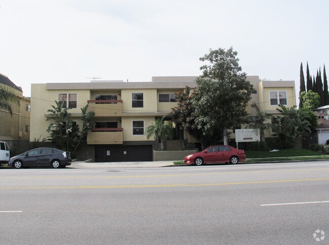 Foto del edificio - 14950 Burbank Blvd