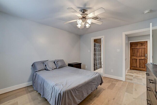 Foto del edificio - 5838 Larkin St