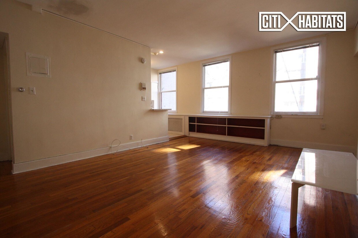 Foto principal - 117 E 35th St