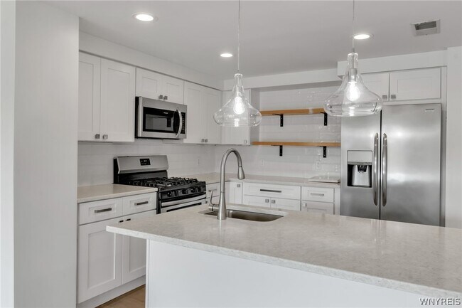 Foto del edificio - 40 Waterfront Cir