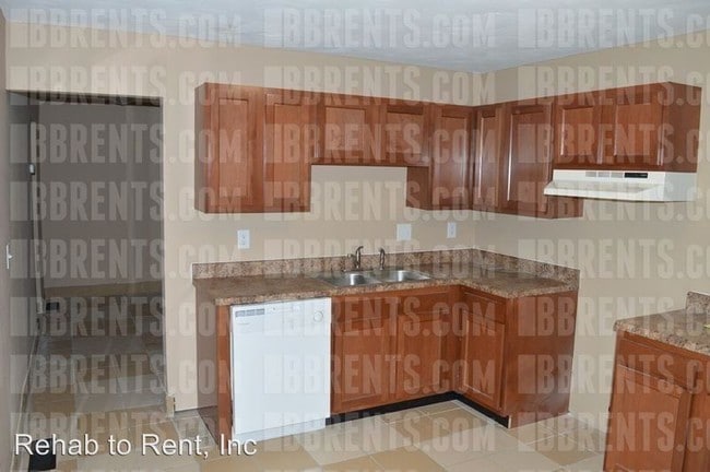 Building Photo - 3 br, 1 bath House - 2040 Roosevelt Avenue