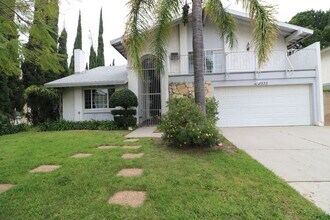Building Photo - 9939 Glade Ave